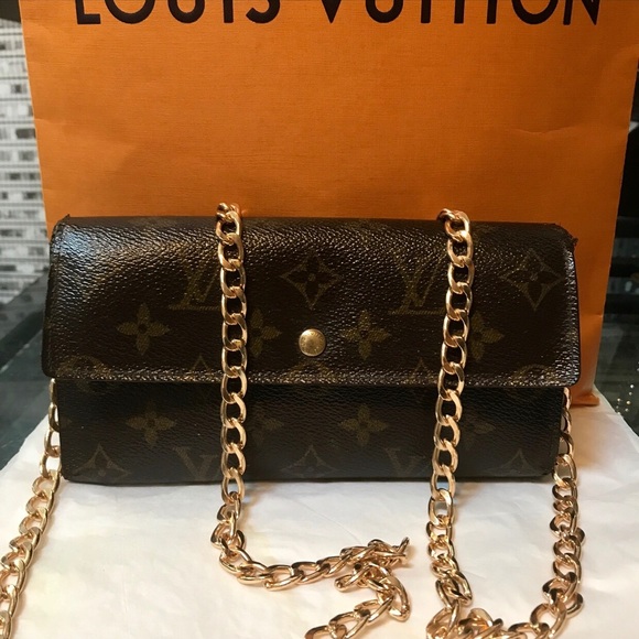 Louis Vuitton Handbags - Auth Louis Vuitton International Wallet